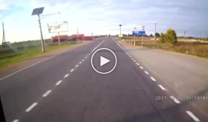 Автобус, грузовик и легковушка столкнулись в Краснодарском крае