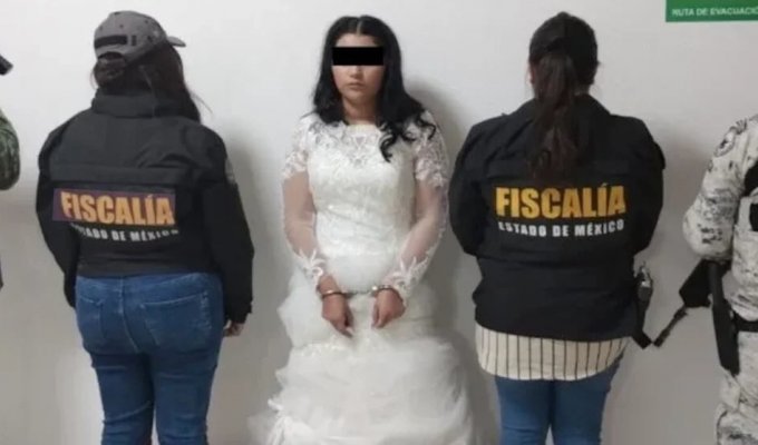 У Мексиці жінку заарештували на власному весіллі (3 фото)