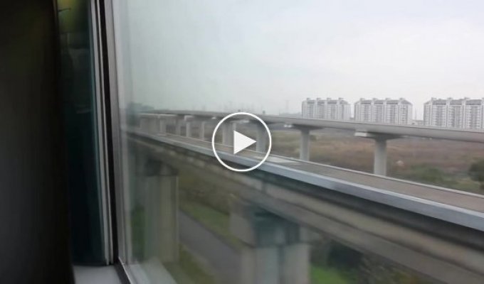 Сверхскоростной поезд до аэропорта Шанхай Пудун со скоростью до 450 км в час