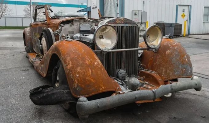 Майже повністю знищений пожежею Hispano Suiza 1934 року випуску продали дорожче за новий "Майбах" (11 фото)