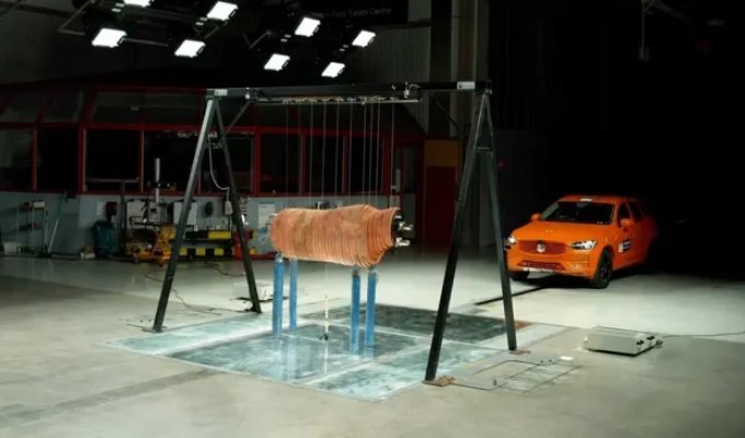 Volvo рассказала про манекен лося, который используют в краш-тестах (3 фото)