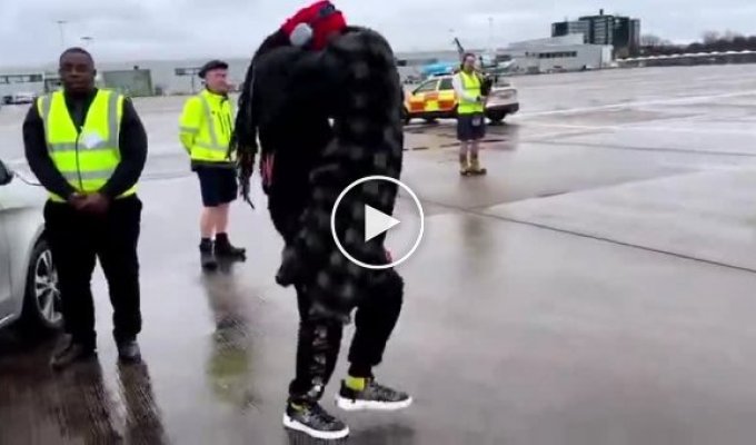 Famous rapper Snoop Dogg flew to Scotland and was pleasantly shocked by the local hospitality