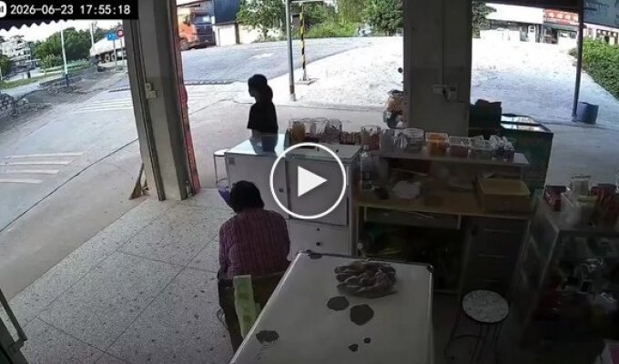 Колесо навестило кафе в Китае