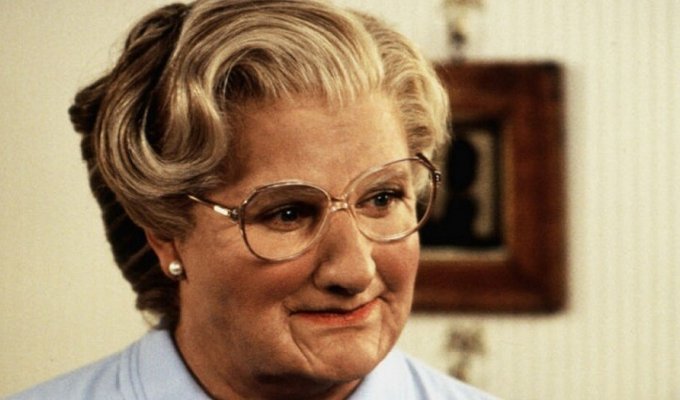 The director of "Mrs. Doubtfire" saved 600 km of film with improvisations by Robin Williams (4 photos)