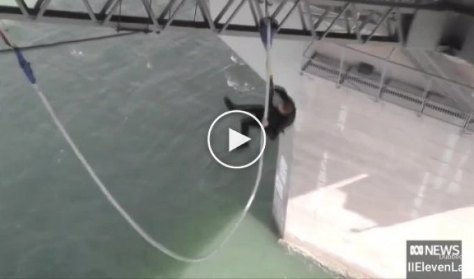 Житель Новой Зеландии прыгнул с моста 941 раз за день и побил мировой рекорд