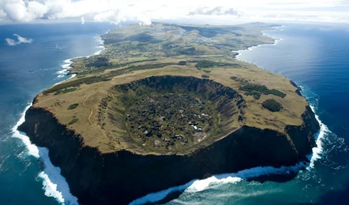 Краткая история апокалипсиса на острове Пасхи (5 фото)