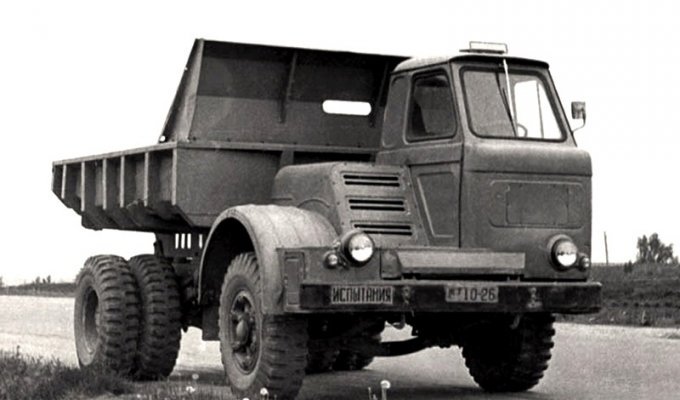 Опытный грузовой автомобиль-самосвал МАЗ-510 (3 фото)