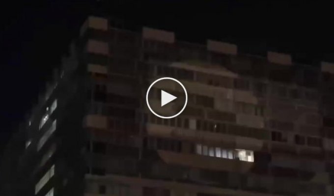 На здании телецентра Останкино появилось очередное обращение к Алле Пугачевой, которая вернулась в Россию