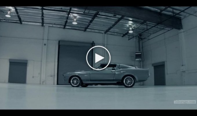 Shelby GT500E и девушка