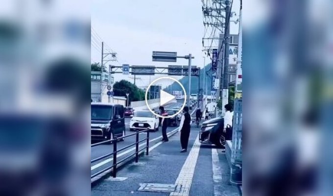 Politeness on the roads in Japan