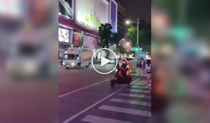 Как звучит город, в котором почти все машины на электричестве