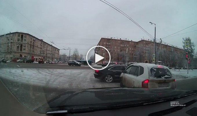 ДТП при выезде на дублёр Ленинского проспекта