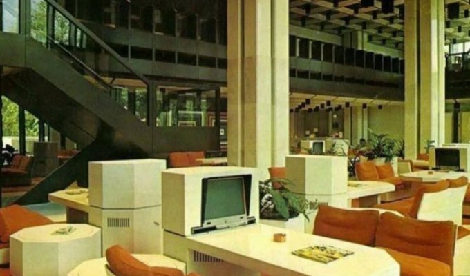 A selection of beautiful offices from the 90s (10 photos)