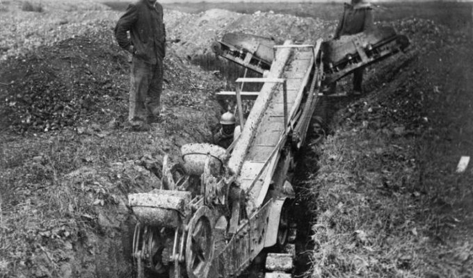 French mechanical trencher of the First World War (4 photos + 1 video)