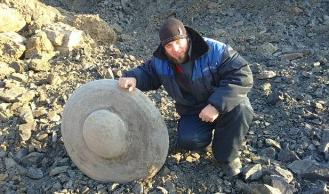 В России нашли НЛО из камня (5 фото)