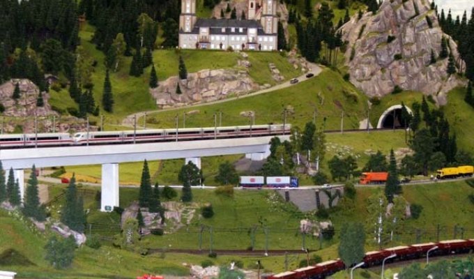 The world's largest model railway (16 photos)