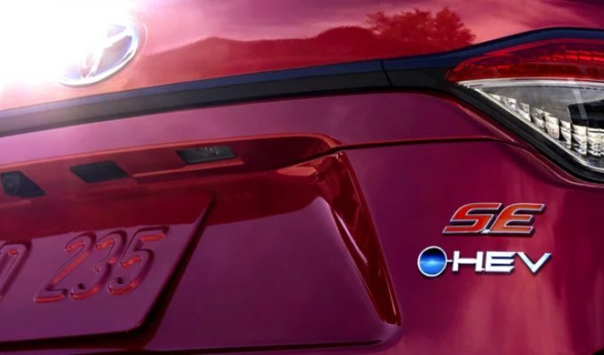 Toyota обвиняет конкурентов в продаже поддельных гибридов для обмана водителей (3 фото)
