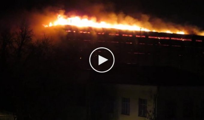 В Москве крупнейший за 25 лет. Пожар горит Тушинский машиностроительный завод