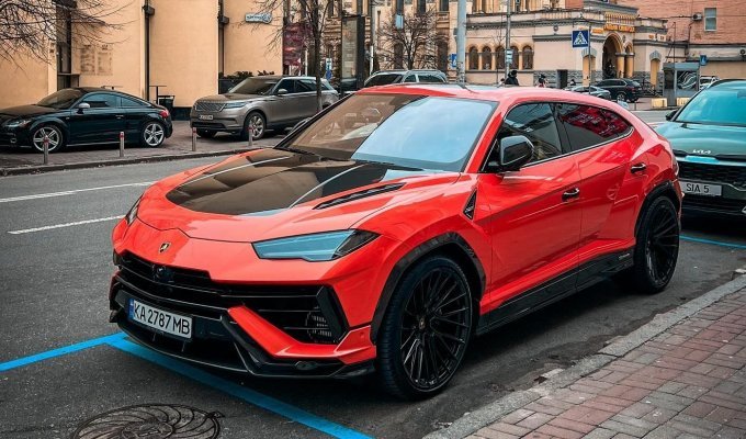 The coolest Lamborghini Urus was brought to Ukraine (3 photos)