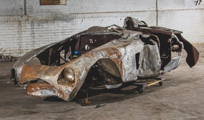 Burnt-out Ferrari sold for almost $2,000,000 (25 photos)