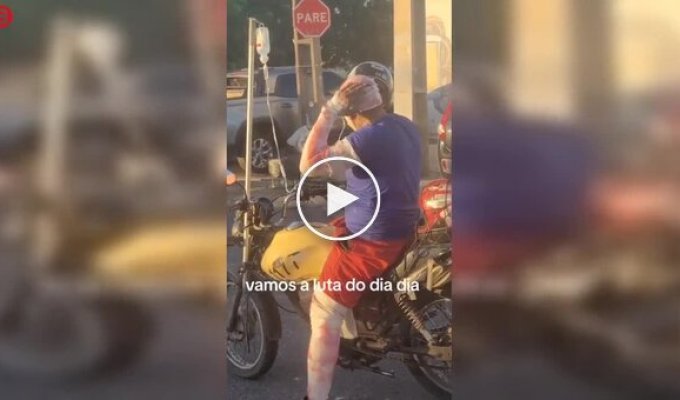 He should definitely be in the hospital: a motorcyclist in bandages and with an IV