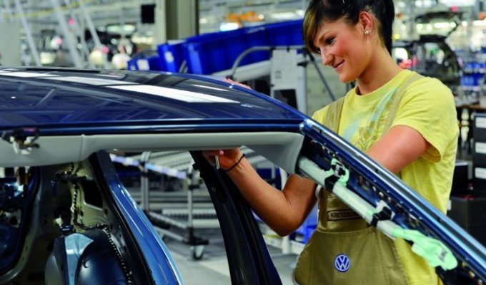 Женский труд на производстве автомобилей (54 фото)
