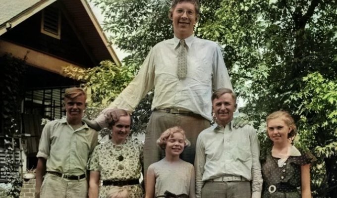 The story of Robert Pershing Wadlow, the tallest man in the world (5 photos + 1 video)