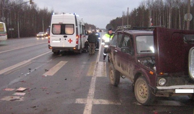 Пьяный водитель ГАЗели протаранил два автомобиля (2 фото + 1 видео)