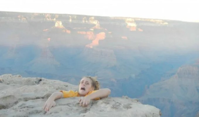 The most ridiculous vacation photos that simply shouldn't exist (20 photos)