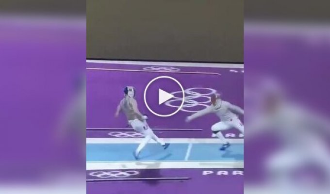 French fencer wins round at Olympics thanks to bunnyhop