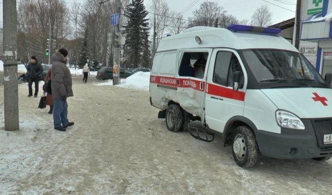 ДТП со скорой помощью в Рыбинске (5 фото + 1 видео)