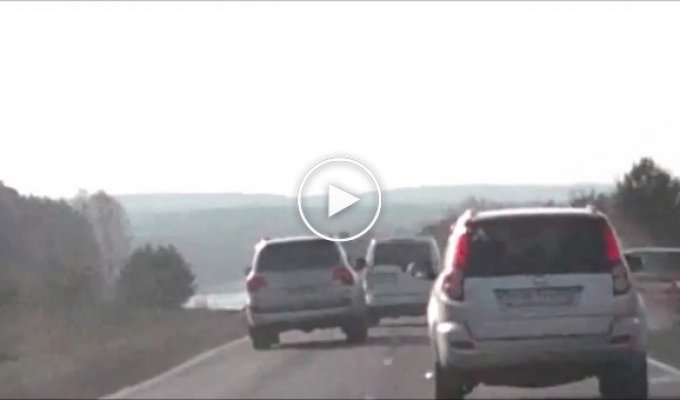 В сети появилось видео аварии с участием главы регионального ГИБДД Юрия Мовшина
