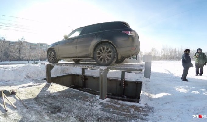 Как работает персональная двухуровневая парковка с автомобильным лифтом в Челябинске (7 фото + видео)