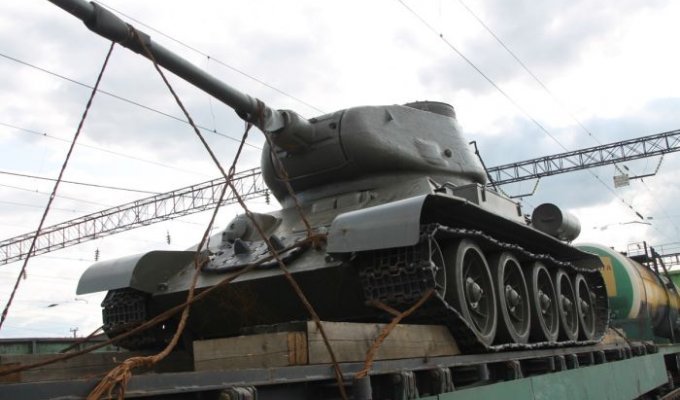 За попытку провезти танк Т-34 через границу москвич получил 3 года условно (3 фото)