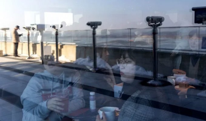 A cafe with a view of North Korea has opened in South Korea (5 photos)