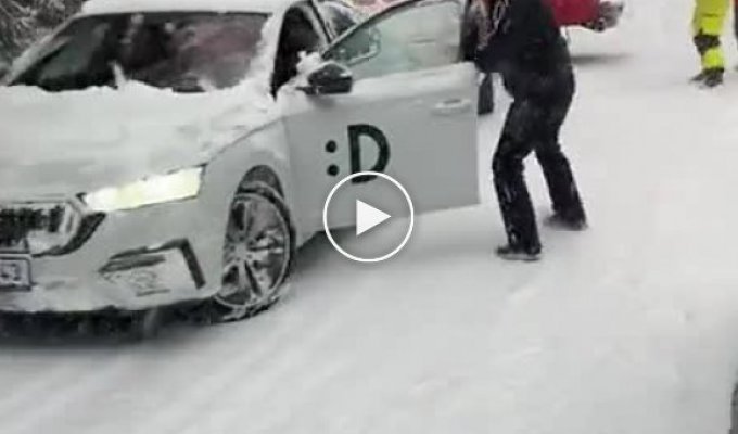 Video of an accident on a snowy road in Slovakia
