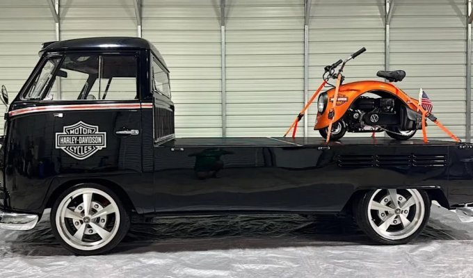 1974 Volkswagen pickup truck and Beetle wing moped to be auctioned (9 photos)