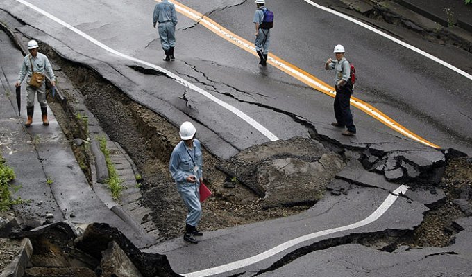 Землятрясение в Японии (14 фото)