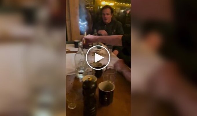 Тилль Линдеманн развлекается