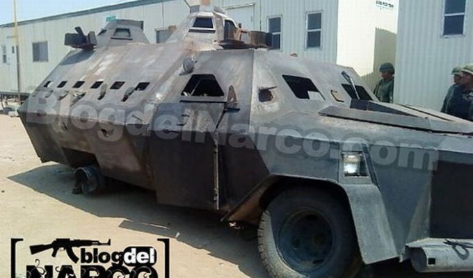 El Monstruo - бронемобиль мексиканского наркобарона (8 фото)