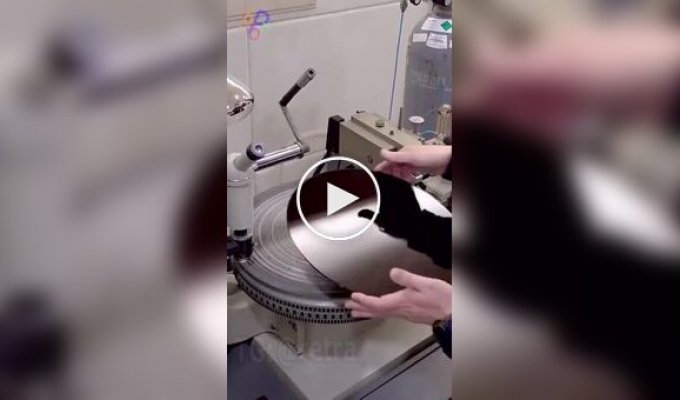 What does the process of creating vinyl records look like?