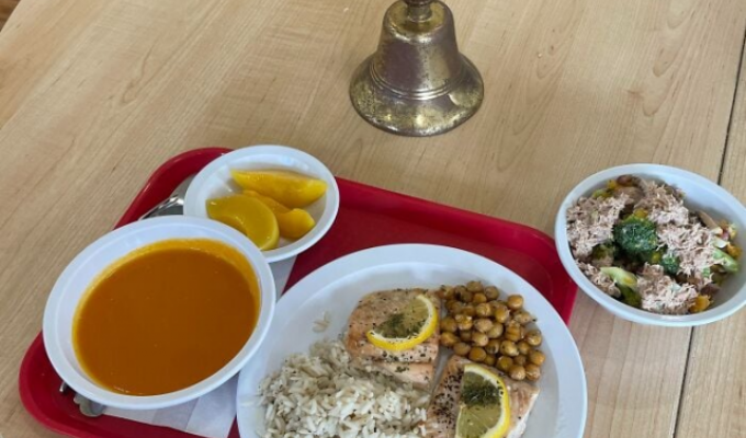 What school lunches look like in different countries (13 photos)