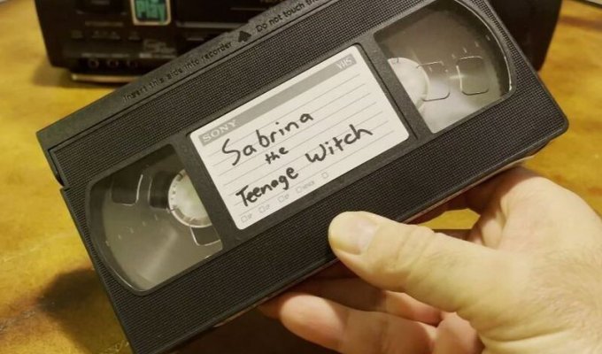 Американке не позволили сменить фамилию из-за позабытой с 1999 года видеокассеты (4 фото)