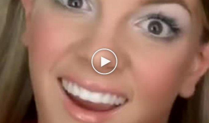 Вырезанные кадры клипа Бритни Спирс Oops!… I Did It Again