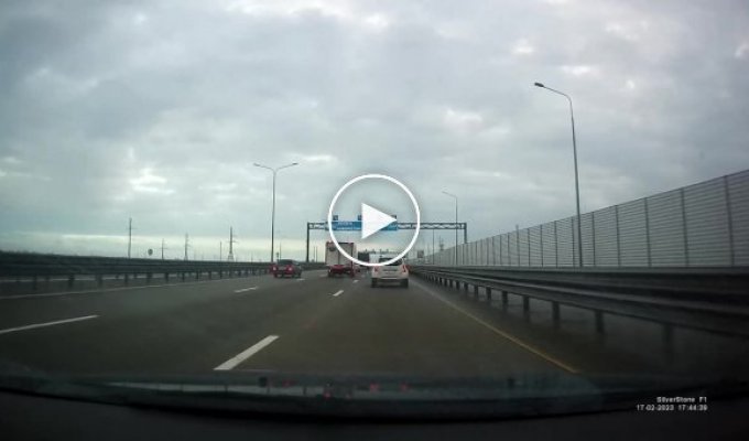 Попасть в Краснодар любой ценой: водитель Приоры едва не устроил ДТП