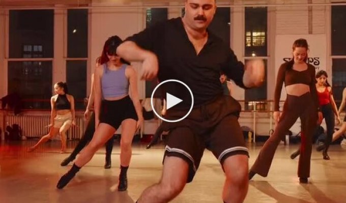 Пятничные танцы от мужчины