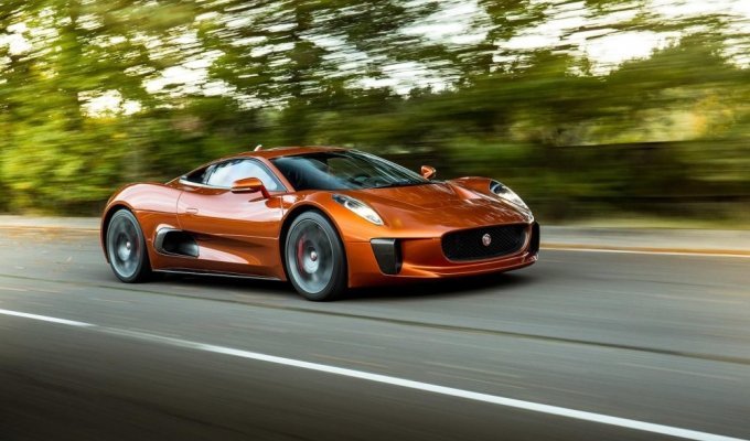 Jaguar C-X75 from the film about agent 007 will be put up for auction (17 photos)