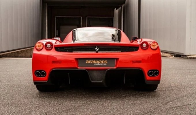 A 21-year-old used Ferrari is about to be sold for a record price (15 photos)