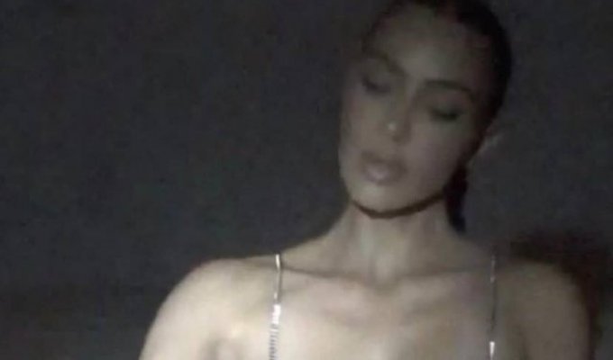 Kim Kardashian showed a series of candid shots in Gucci bras worth 18 thousand dollars (4 photos)