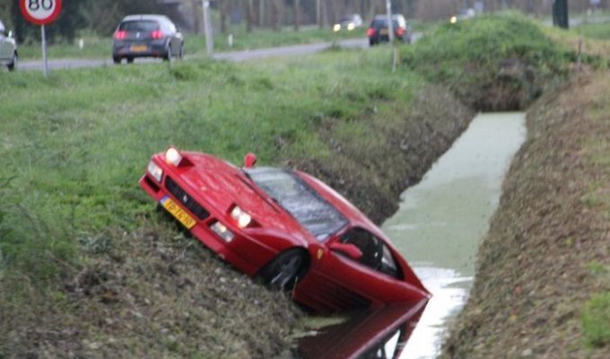 Старый, но неподатливый Ferrari 348 (8 фото)
